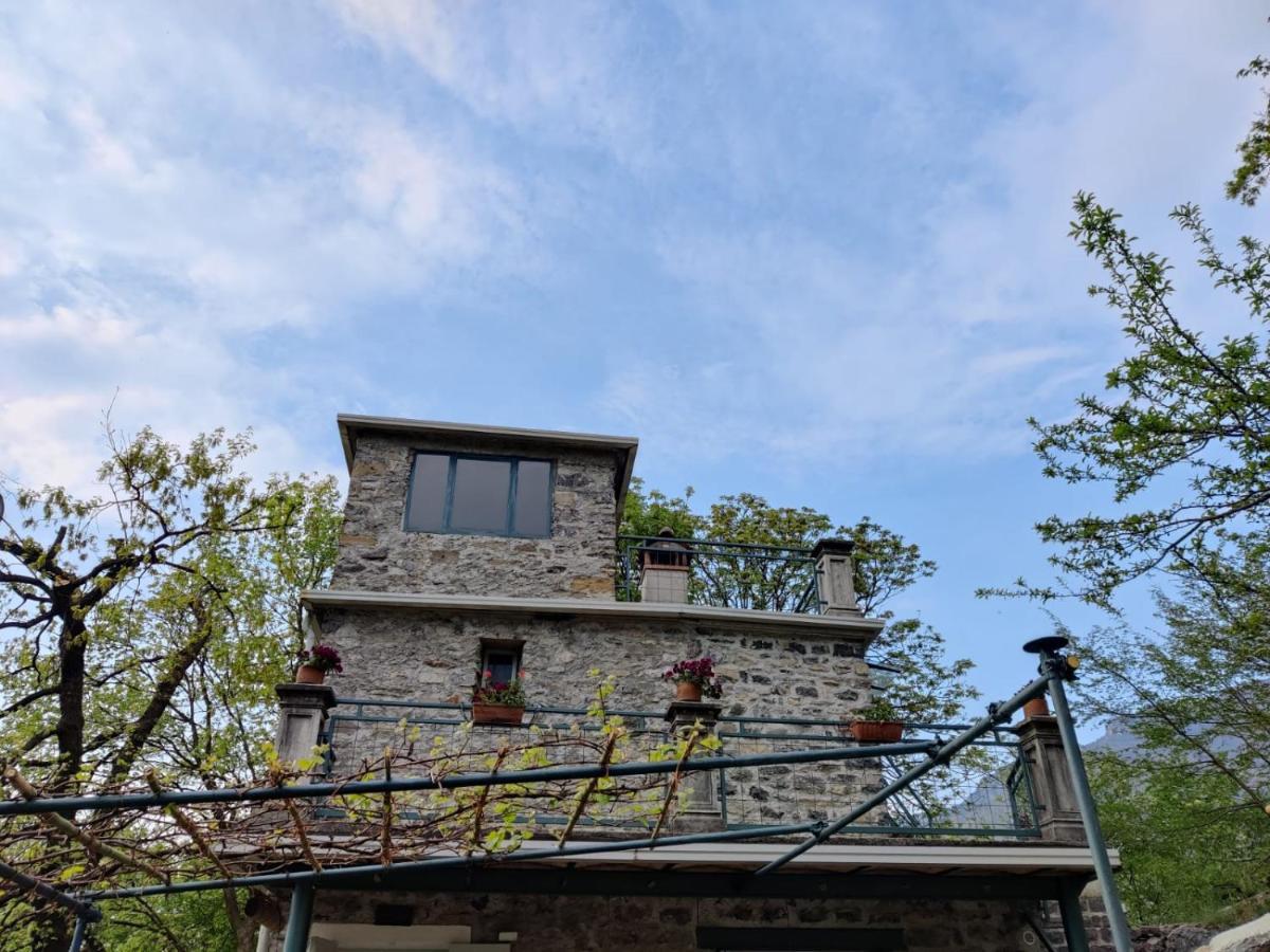 La Casetta Nel Bosco - Hot Tube And Sauna เลียร์นา ภายนอก รูปภาพ