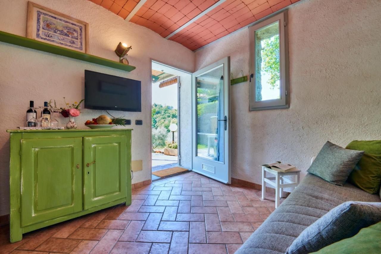 La Casetta Nel Bosco - Hot Tube And Sauna เลียร์นา ภายนอก รูปภาพ