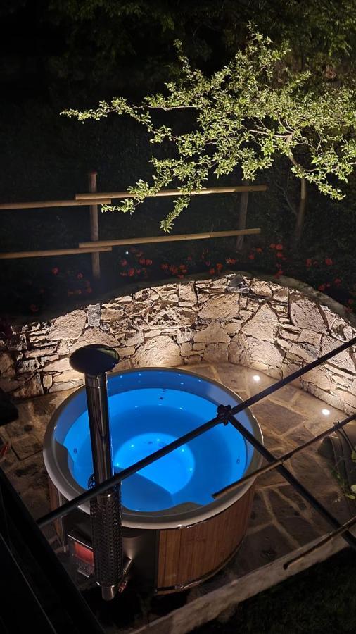 La Casetta Nel Bosco - Hot Tube And Sauna เลียร์นา ภายนอก รูปภาพ