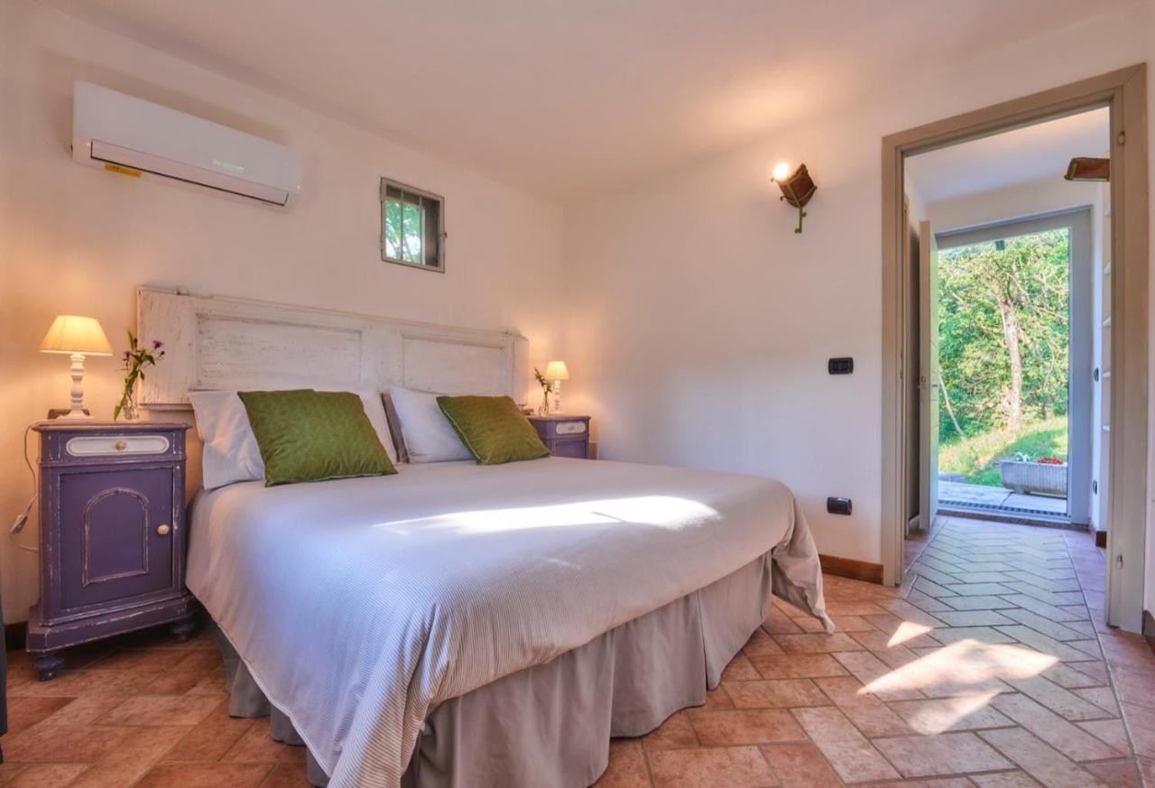 La Casetta Nel Bosco - Hot Tube And Sauna เลียร์นา ภายนอก รูปภาพ